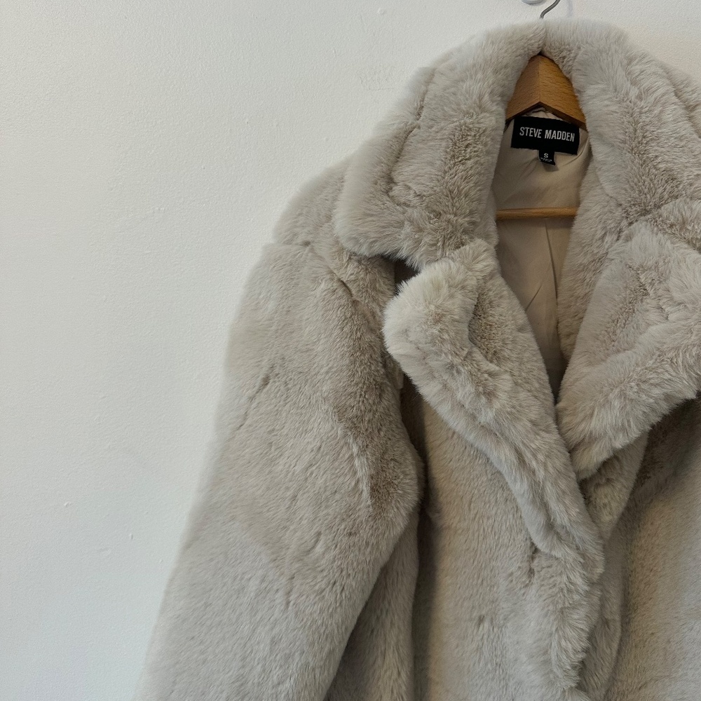 Steve Madden Snow Faux-Fur Teddy Coat in Beige | Size Small - Picture 6 of 10